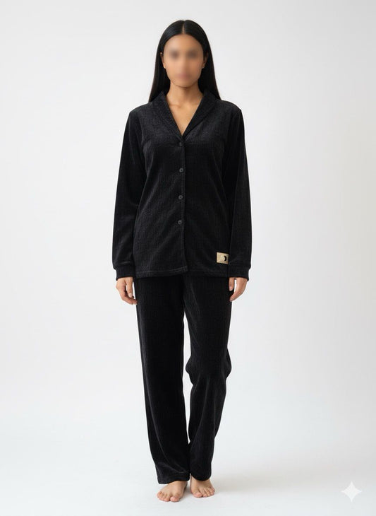 Collezione Pigiami in Ciniglia – Calore, Comfort e Dettagli Morbidi