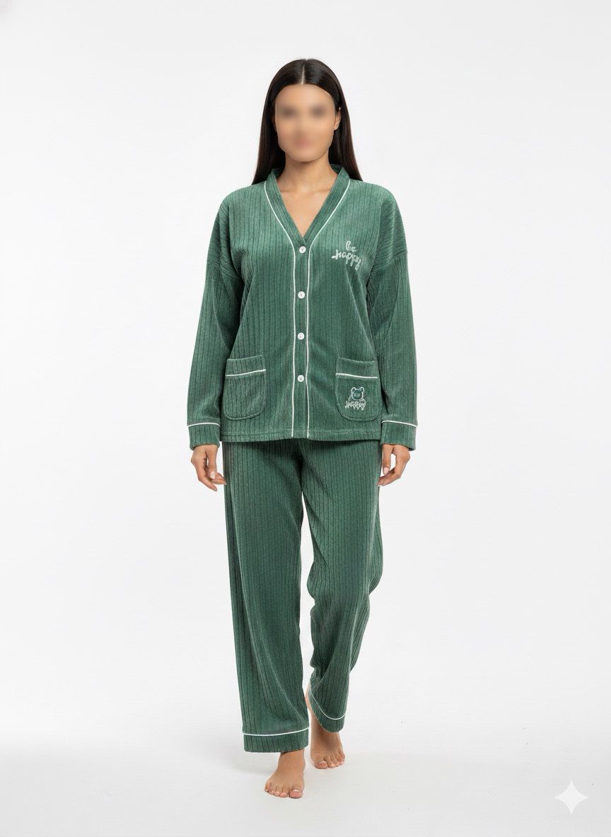 Collezione Pigiami in Ciniglia – Calore, Comfort e Dettagli Morbidi