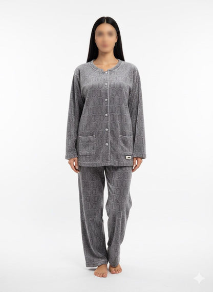 Collezione Pigiami in Ciniglia – Calore, Comfort e Dettagli Morbidi